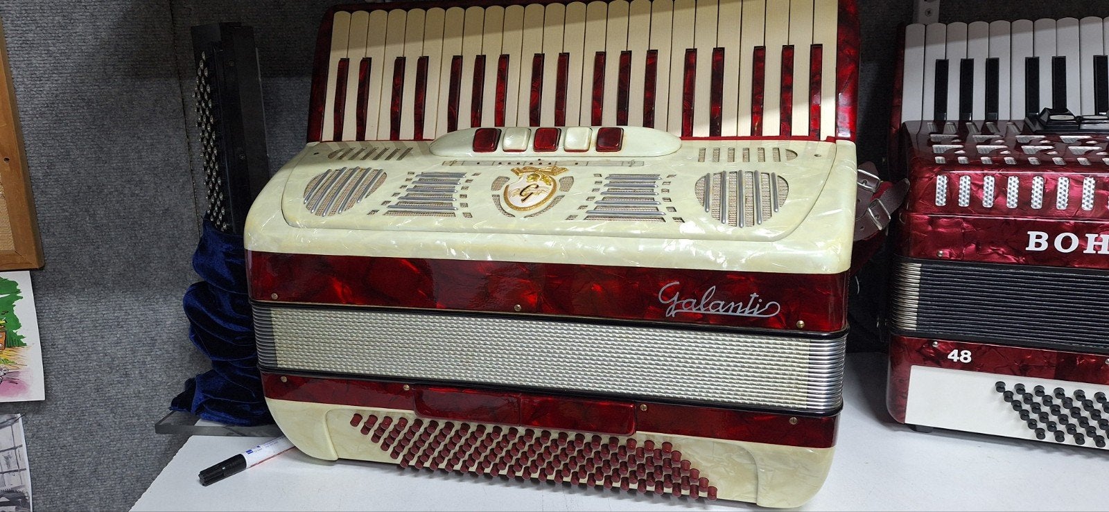 Galanti Accordeon 4-korig met 3-korig musette en 120 bassen, Muziek en Instrumenten, Gebruikt, Met koffer, Toetsaccordeon, 120-bas