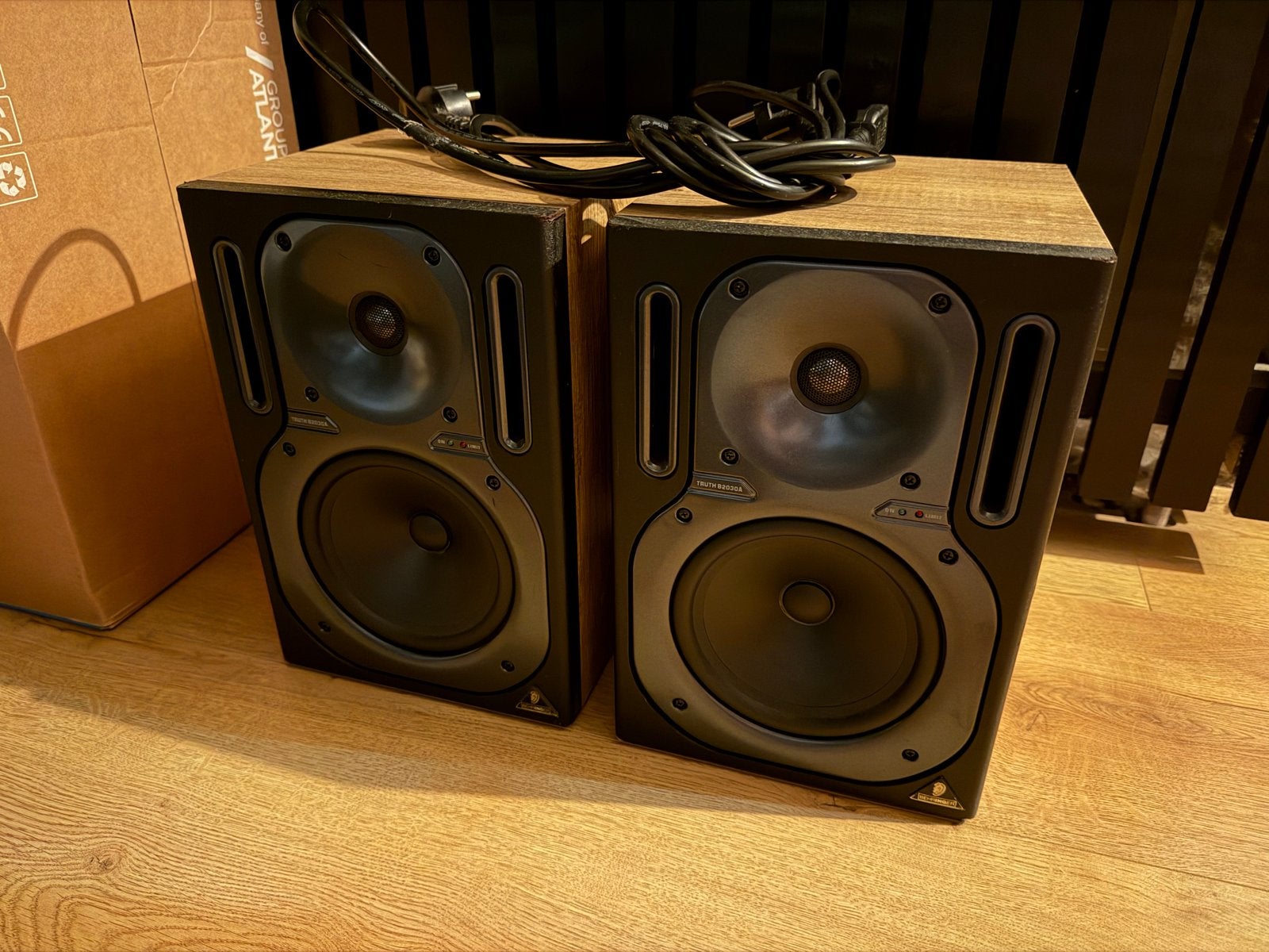 Behringer Truth B2030A Studiomonitoren (set van 2), Studiomonitor, Gebruikt, Inclusief kabels, 60 tot 120 watt