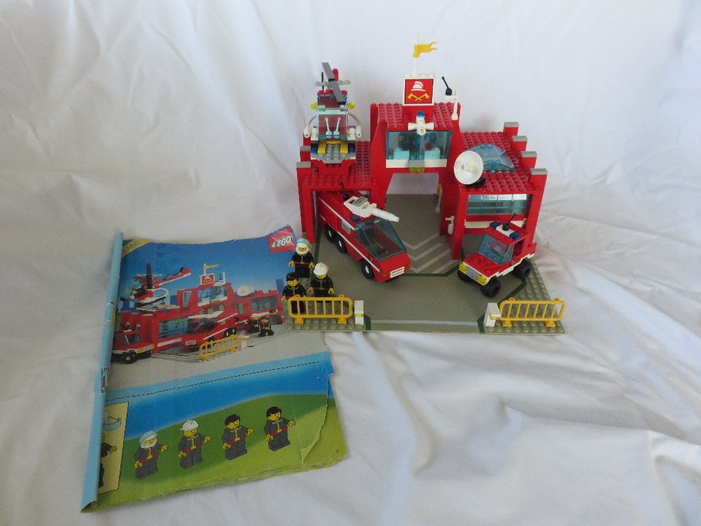 Lego classic town, set 6389 fire control center, Kinderen en Baby's, Speelgoed | Duplo en Lego, Compleet, Lego, Ophalen of Verzenden