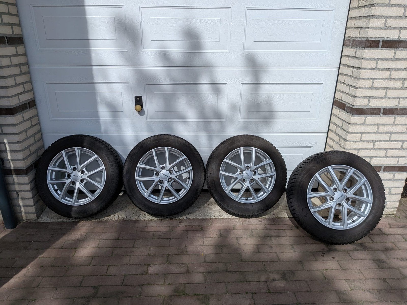 Winterbanden+velgen & mattenset voor T-Roc, Auto-onderdelen, Banden en Velgen, Ophalen, Gebruikt, 16 inch, Band(en)