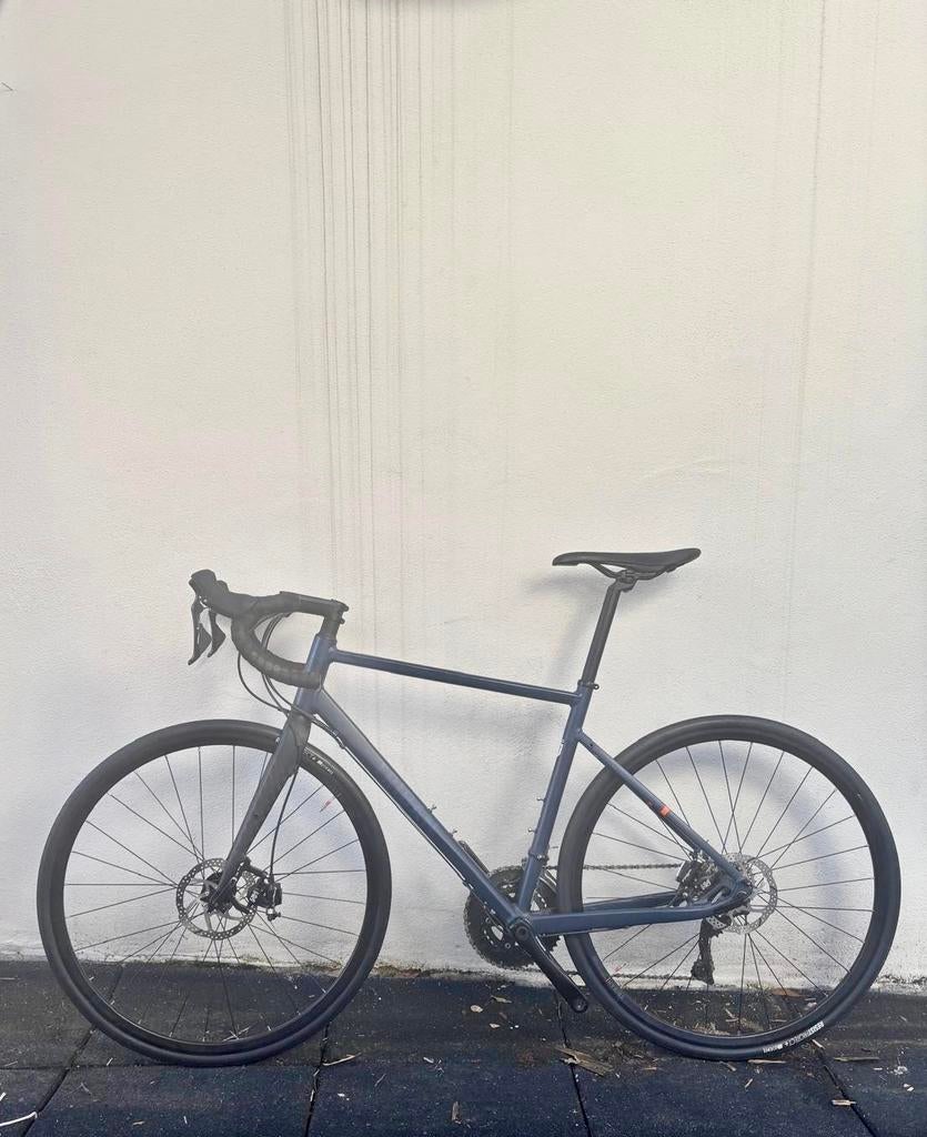 Triban RC520 racefiets, maat M, donkerblauw, Shimano 105, Fietsen en Brommers, Fietsen | Racefietsen, Gebruikt, Aluminium, Meer dan 20 versnellingen