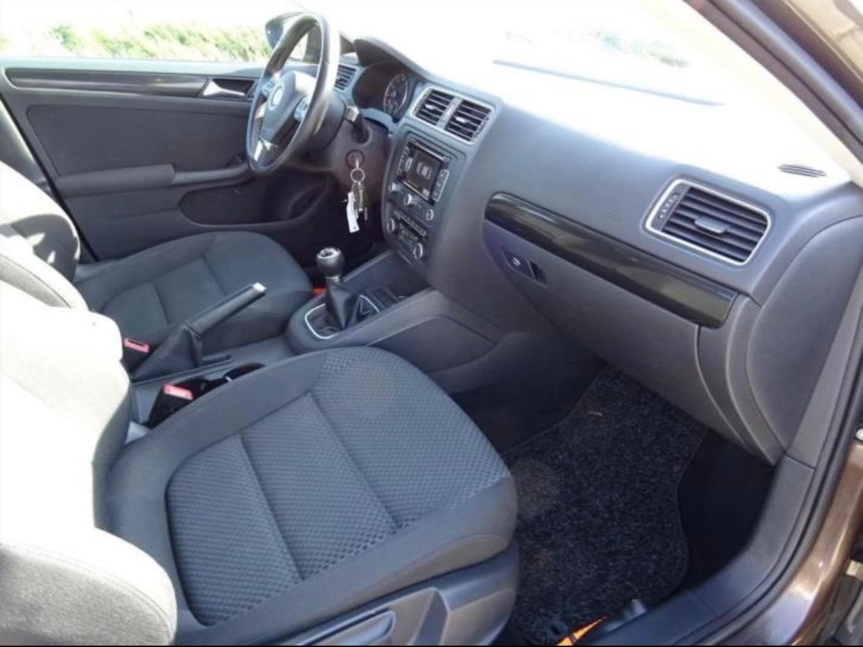 Foto 12 van Volkswagen Jetta 1.2TSI 77KW H6 2012 Bruin