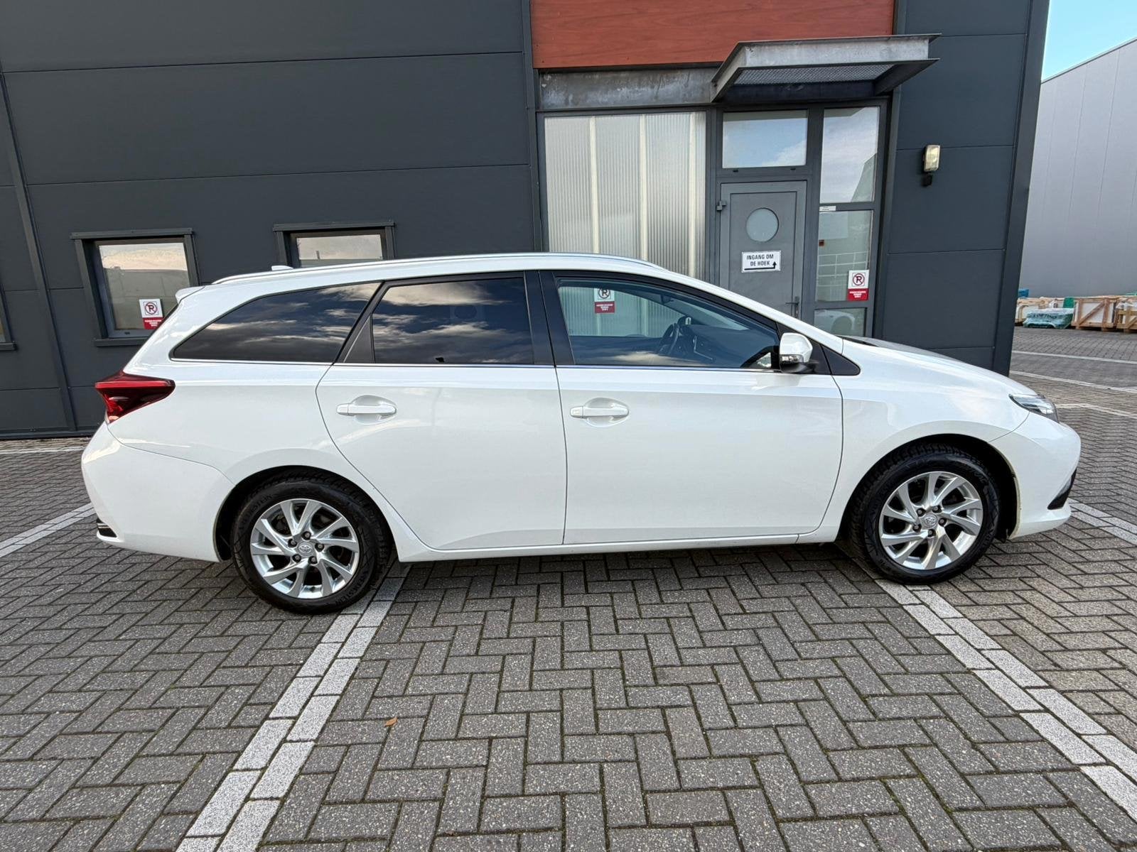 Toyota Auris Touring Sports 1.2T Aspiration Limited, Auto's, Toyota, 450 kg, Gebruikt, Euro 6, 4 cilinders