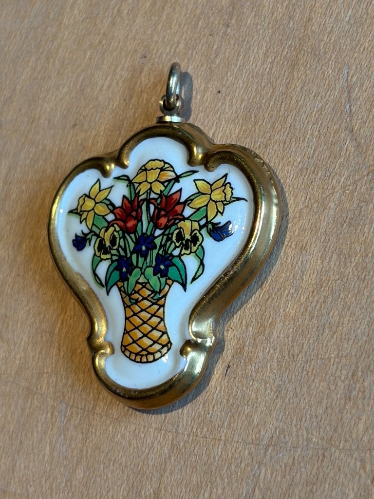 Hanger Franklin Mint porselein goud verguld bloemen mand, Ophalen of Verzenden, Overige materialen, Hanger, Verguld