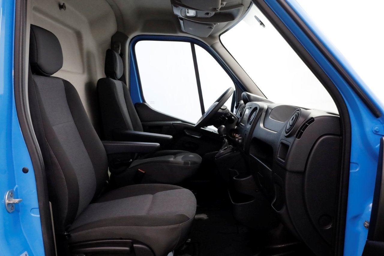 Renault Master T35 2.3 dCi 130pk E6 L2H2 Airco/Inrichting/2x, Auto's, Gebruikt, Euro 6, 4 cilinders, 2500 kg