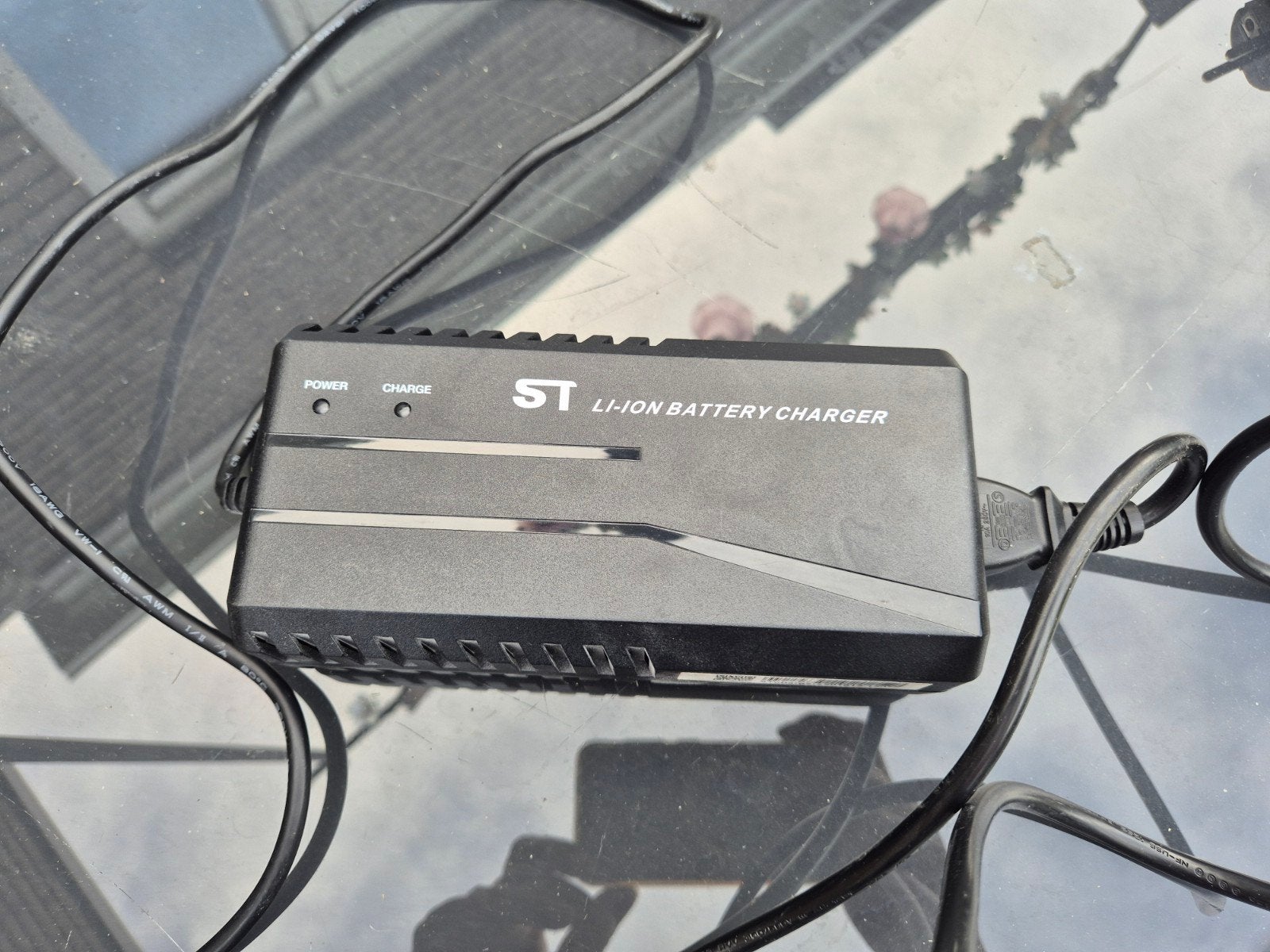 ST Li-ion Batterijlader STC-S108LC 36V 3A, Gebruikt