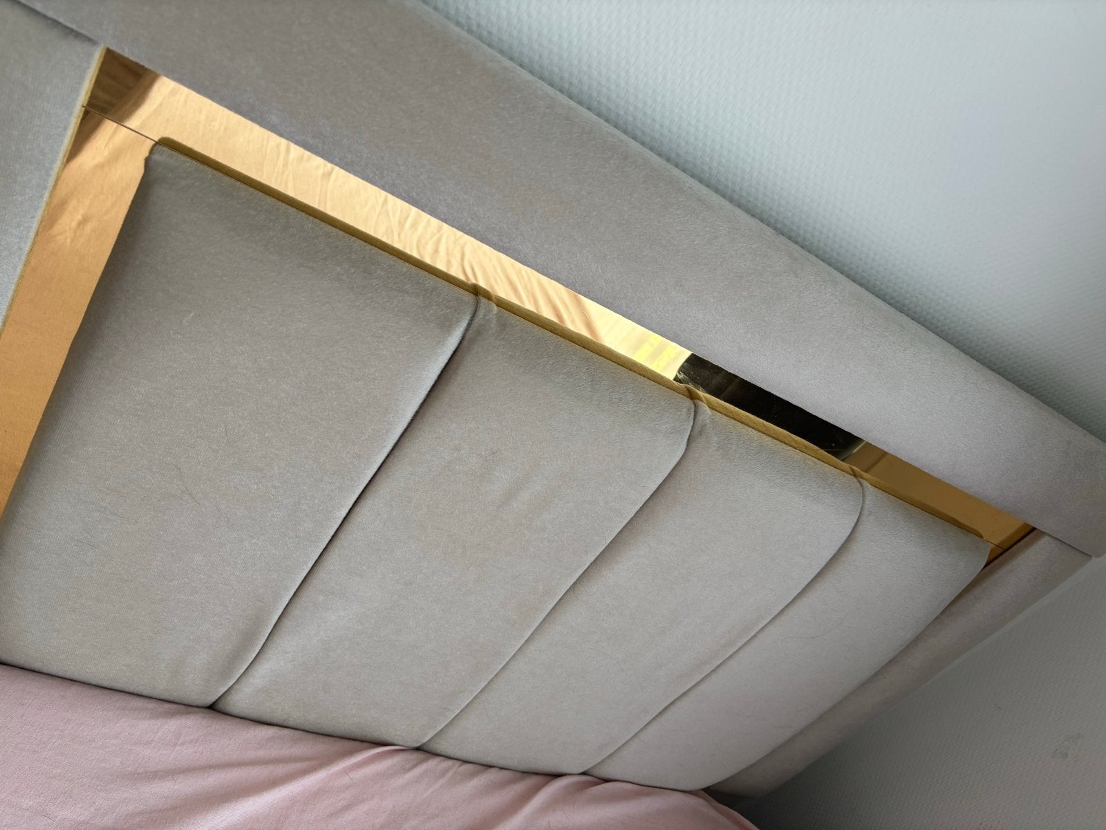 Eenpersoons boxspring met gouden accenten en opbergruimte, Ophalen, 90 cm, Eenpersoons, Beige