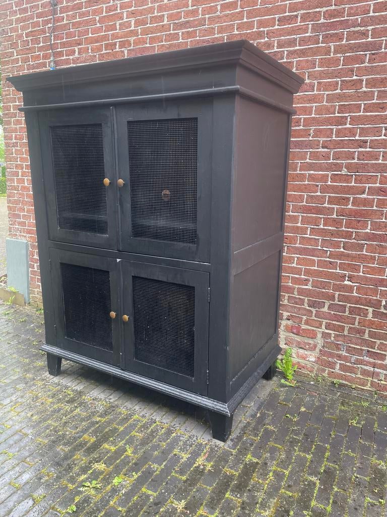 Zwarte TV kast met gaasdeurtjes en uitschuifplank, Huis en Inrichting, Kasten | Televisiemeubels, Gebruikt, 100 tot 150 cm, 100 tot 150 cm