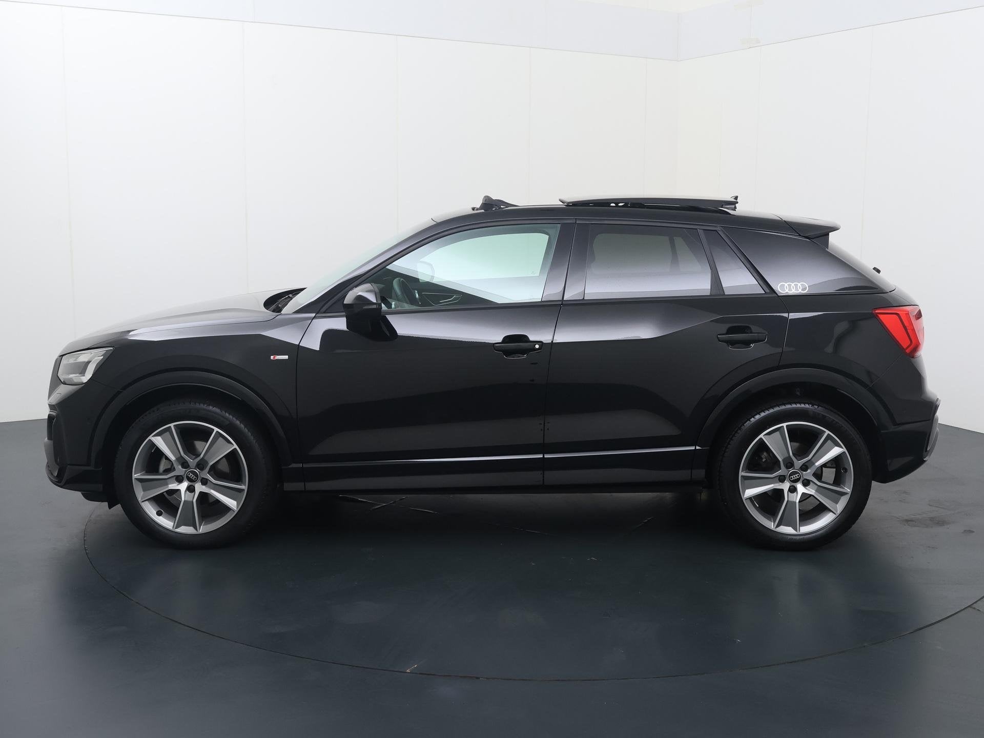 Audi Q2 35 TFSI S Edition | 150 PK | Automaat | Trekhaak | P, Auto's, 4 cilinders, Leder en Stof, Zwart, Bedrijf