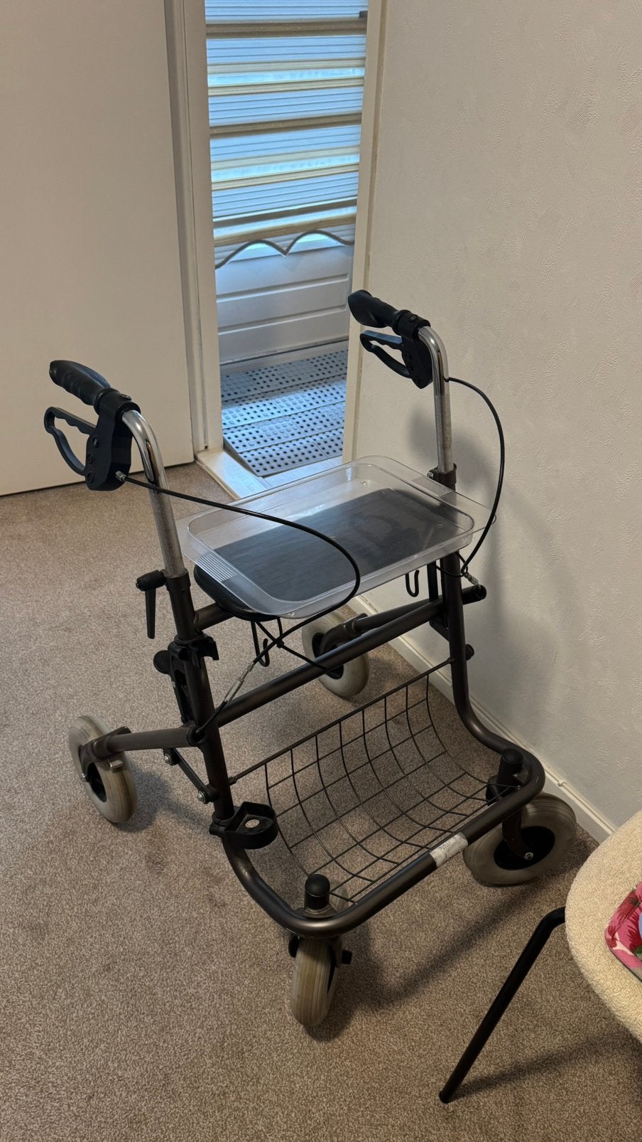 Rollator met zitje, rugsteun en boodschappenmand, Diversen, Ophalen, Zo goed als nieuw