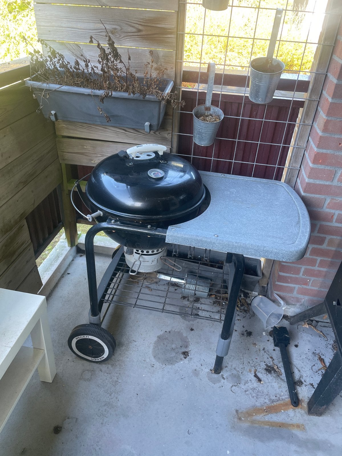 Weber Compact Kettle barbecue met zijtafel