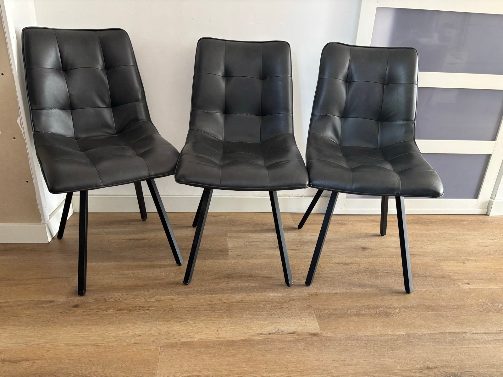4x Zwarte Eetkamerstoelen - 3x licht Gebruikt, 1x Nieuw, Huis en Inrichting, Stoelen, Ophalen, Gebruikt, Zwart, Leer