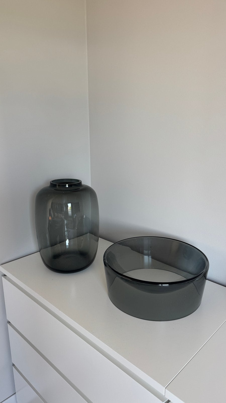 Set van Glazen schaal bowl van merk functionals en vaas, Ophalen of Verzenden, Nieuw, Grijs, Glas