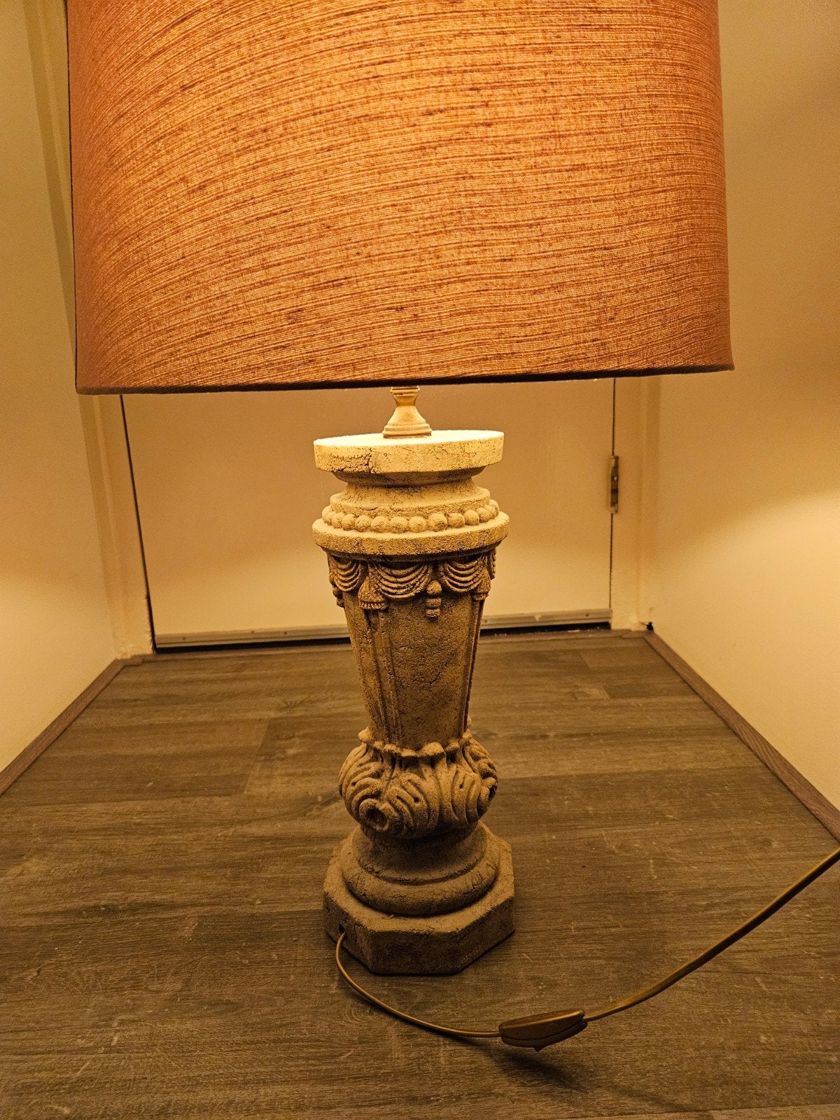Mooie kamer/hal lamp beige met stene voet, Ophalen of Verzenden, Zo goed als nieuw, Minder dan 50 cm