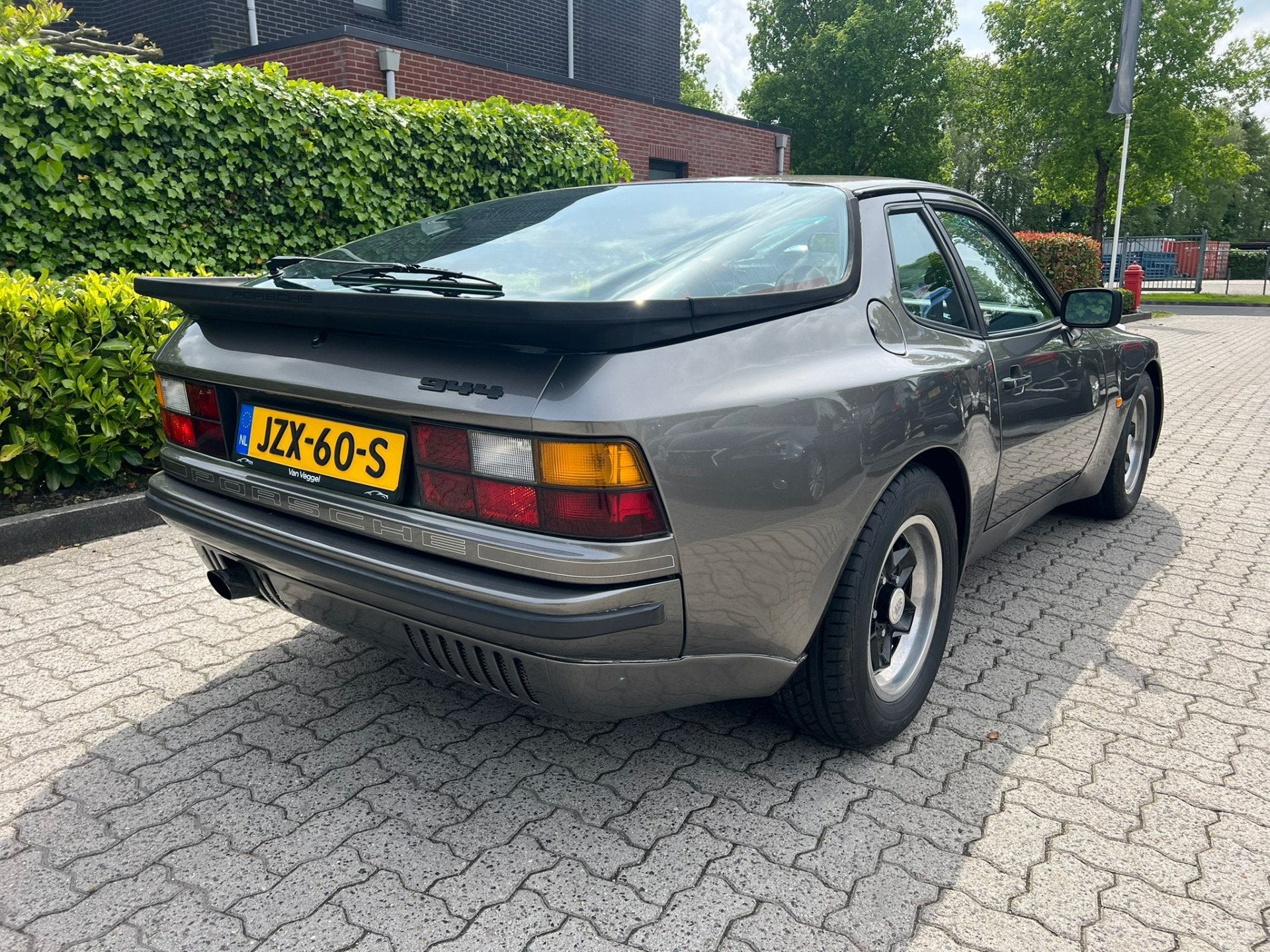 Porsche 944 2.5 Coupé Automaat (bj 1984), Auto's, Oldtimers, Automaat, Achterwielaandrijving, Zwart, 4 stoelen