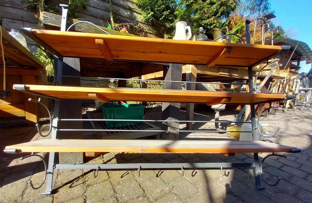 Groot Vintage zwart smeedijzeren wandrek met houten planken, Huis en Inrichting, Woonaccessoires | Wandplanken en Boekenplanken
