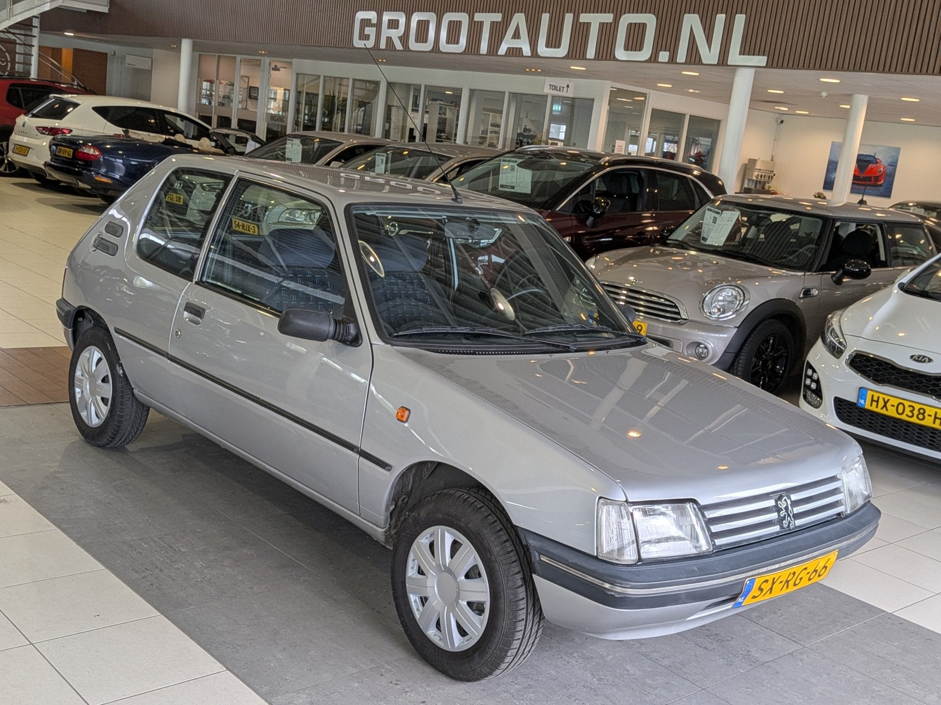 Peugeot 205 1.4 Génération NAP, 1e Eigenaar (bj 1998), Voorwielaandrijving, Stof, 1360 cc, Elektrische ramen