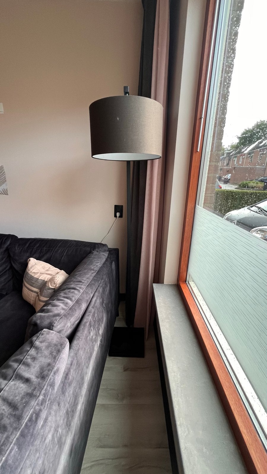Moderne vloerlamp met stoffen kap, Ophalen, Gebruikt, E27 (groot), Metaal