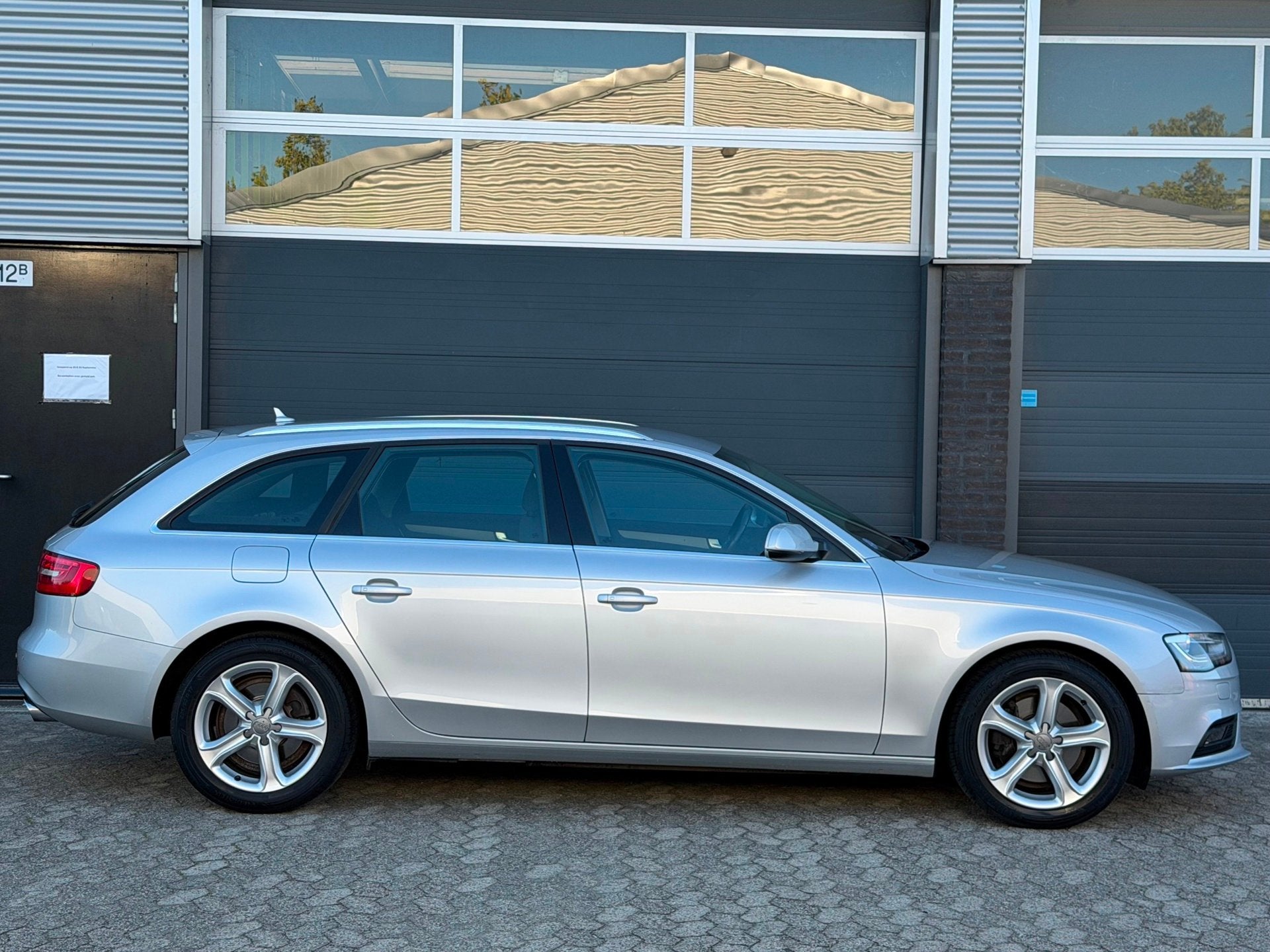 Audi A4 Avant 1.8 TFSI Business Edition NAVI XENON PDC TREKH, Auto's, Voorwielaandrijving, Stof, Gebruikt, 4 cilinders