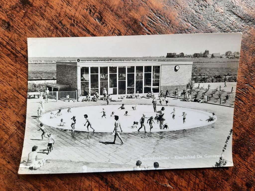 Fotokaart Raamsdonkveer Kleuterbad De Ganzewiel, Verzamelen, Ansichtkaarten | Nederland, Ophalen of Verzenden, 1960 tot 1980, Gelopen