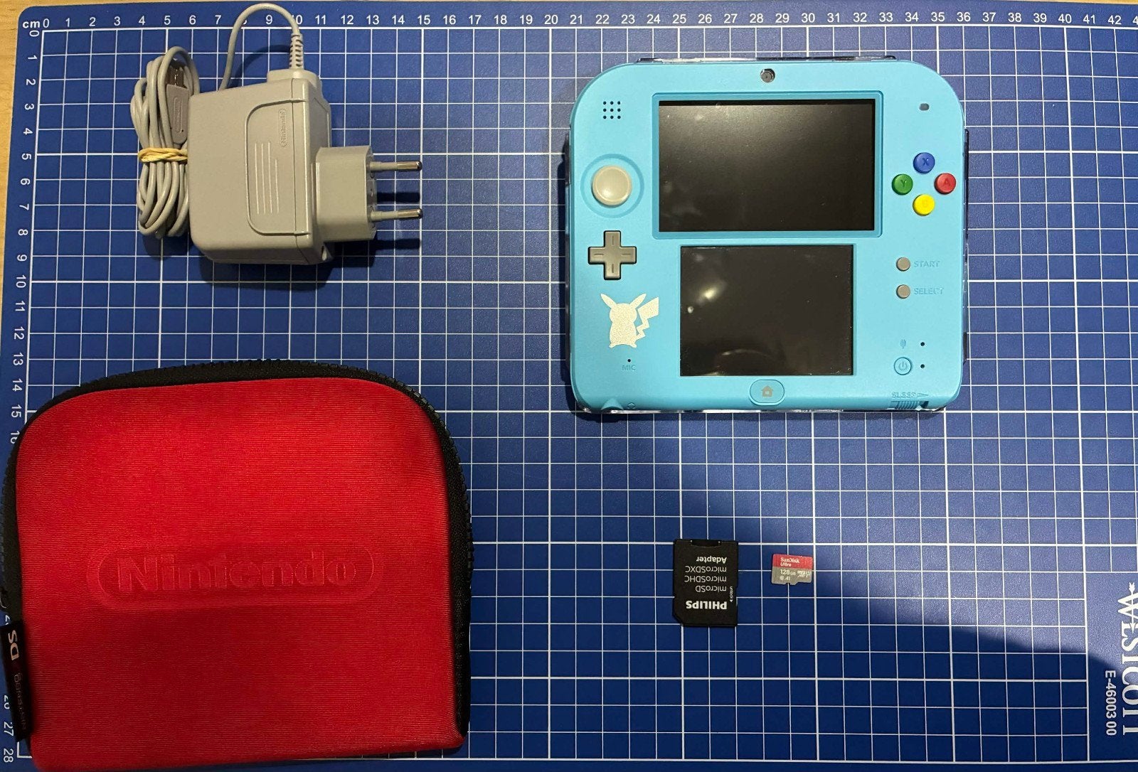 Nintendo 2DS Sun & Moon editie met accessories en 128GB SD, Spelcomputers en Games, Ophalen, Gebruikt, Blauw, 2DS