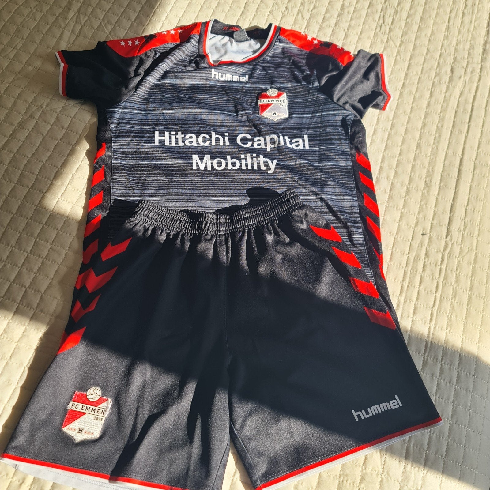FC Emmen tenue maat 164 - Logo beschadigd, Maat XS of kleiner, Ophalen of Verzenden, Set