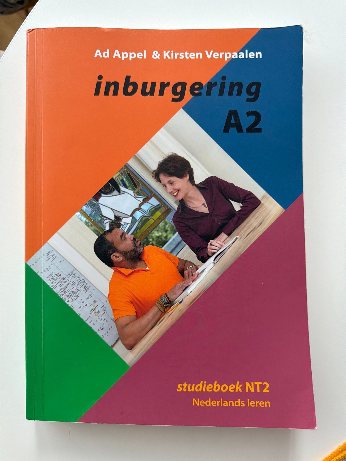 Inburgering A2 studieboek NT2 Nederlands leren, Ophalen of Verzenden, Alpha, Zo goed als nieuw, Overige niveaus