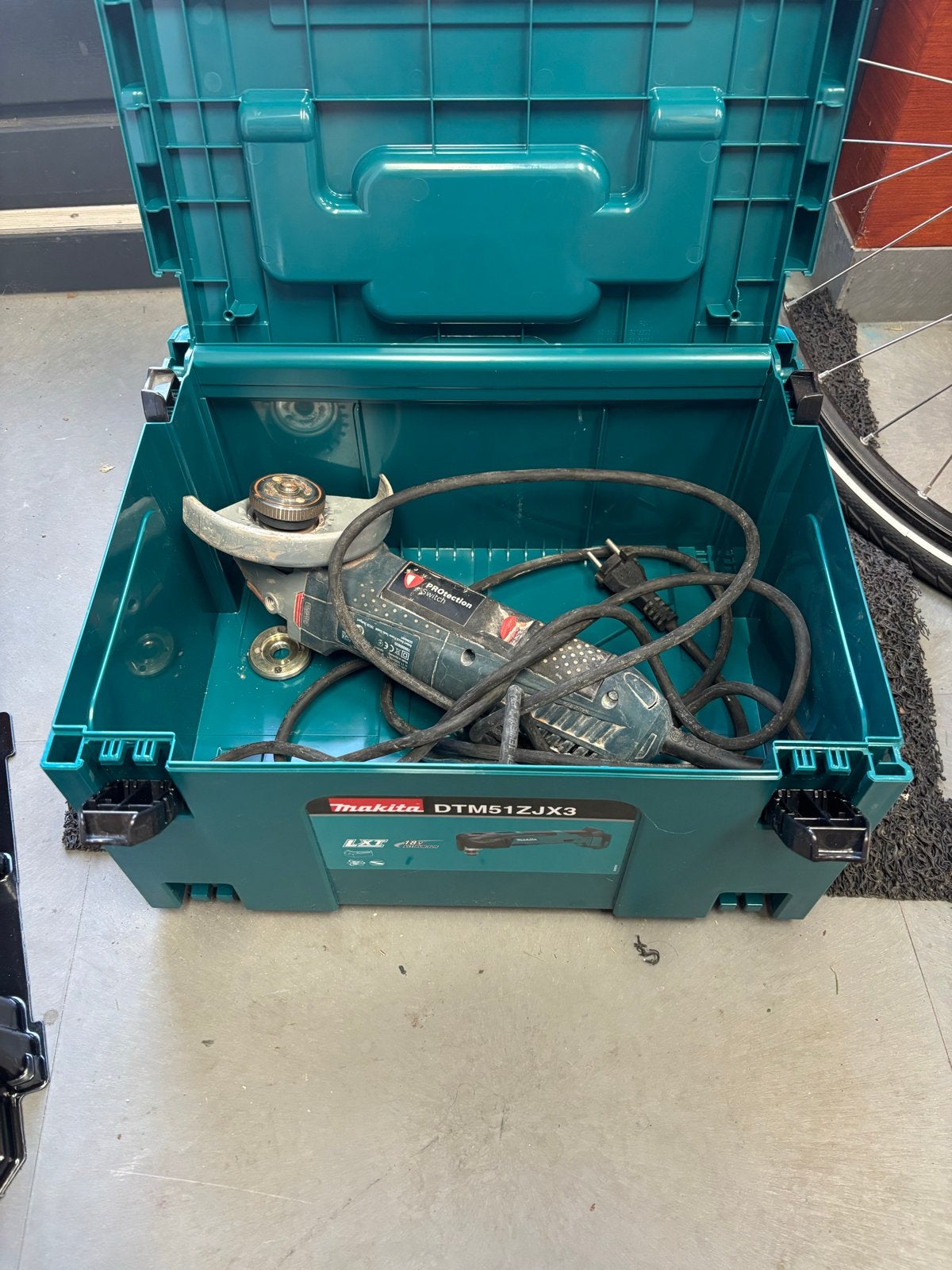 Bosch GWS 15-125 haakse slijper in Makita koffer