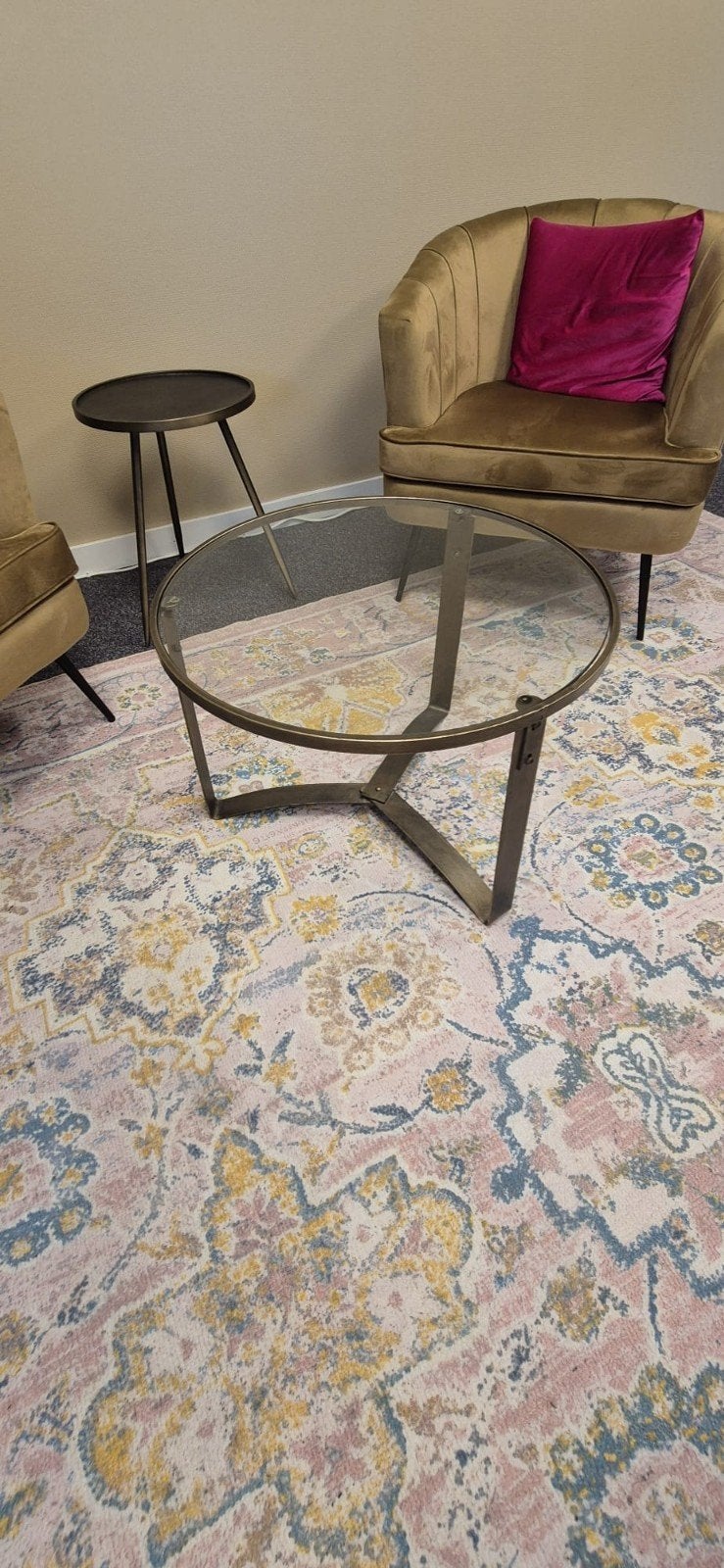 Salontafel met goudkleurig metalen onderstel en glazen blad, Ophalen, 50 tot 100 cm, Rond, 50 tot 100 cm