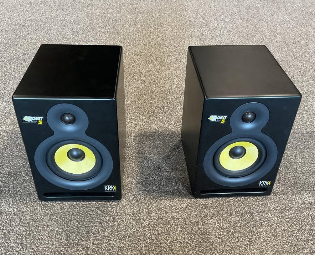 2x KRK Rokit RP5 original speakers houten kast legacy 5 6