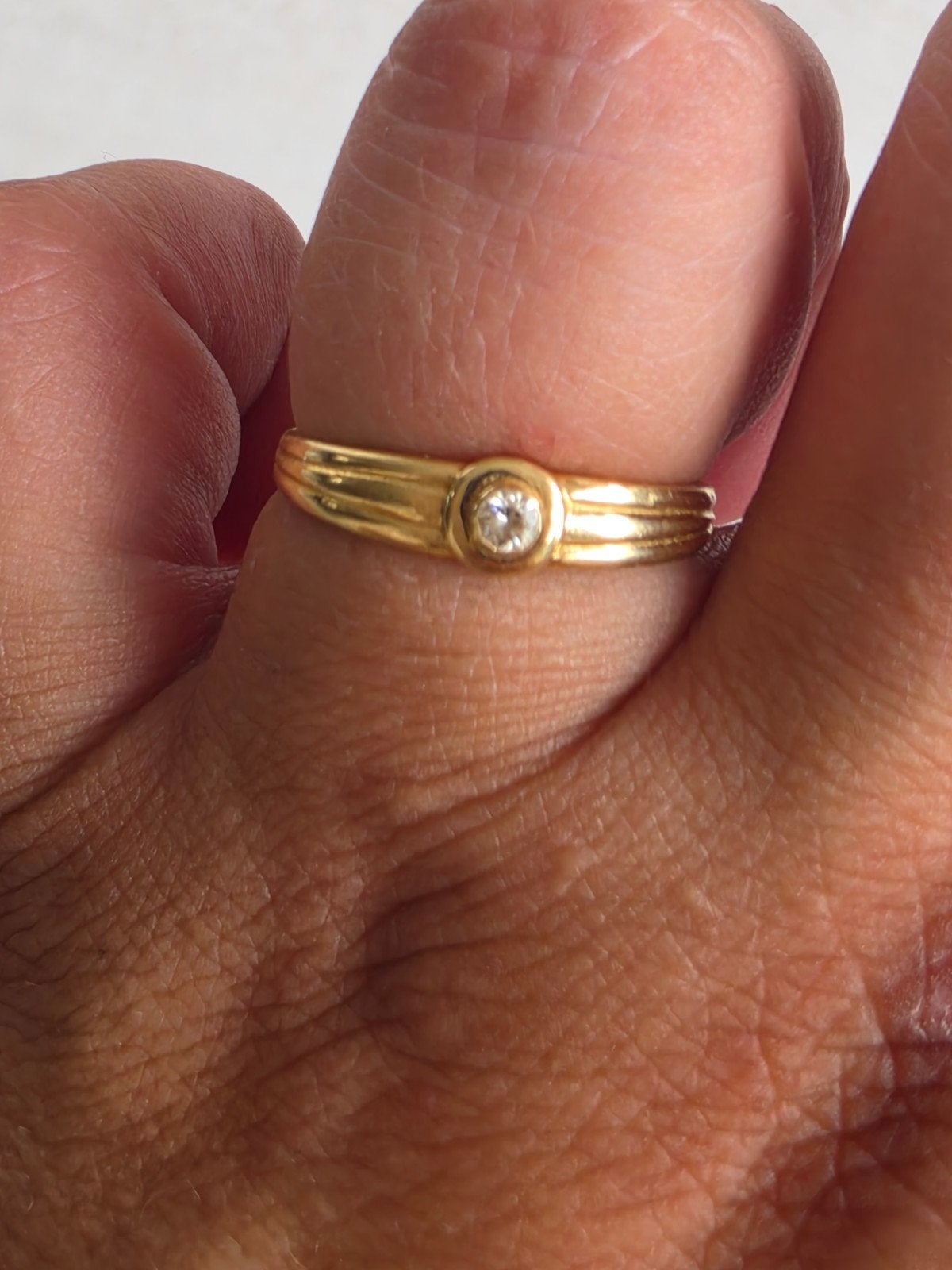18 karaat goud ring met diamant, Sieraden, Tassen en Uiterlijk, Ringen, Verzenden, Zo goed als nieuw, 17 tot 18, Dame