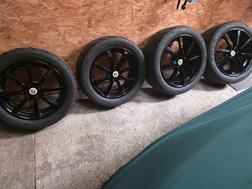 Set velgen en banden voor Lotus Elise S2 - Zwart, Auto-onderdelen, Ophalen, Gebruikt, Banden en Velgen, 17 inch