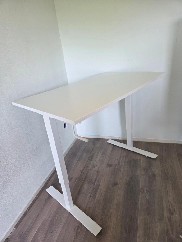 Ikea Skarsta hoog laag bureau met draaihendel, Huis en Inrichting, Bureaus, Ophalen, Hout, Zo goed als nieuw, 70 cm