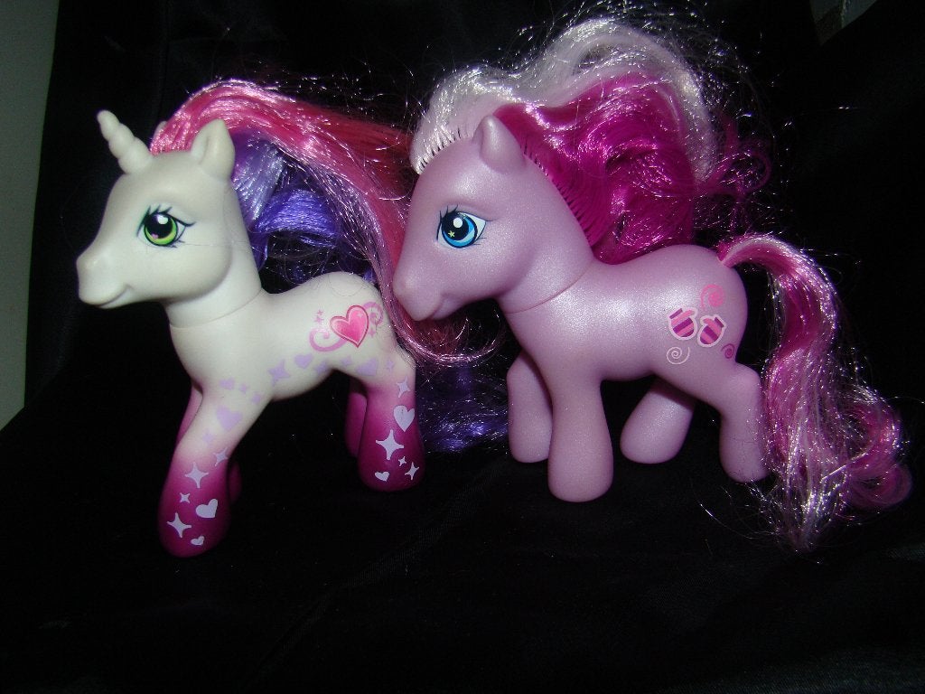 my little pony  2 stuks paars wit 2007 , lila paars 2008, Ophalen of Verzenden, Zo goed als nieuw