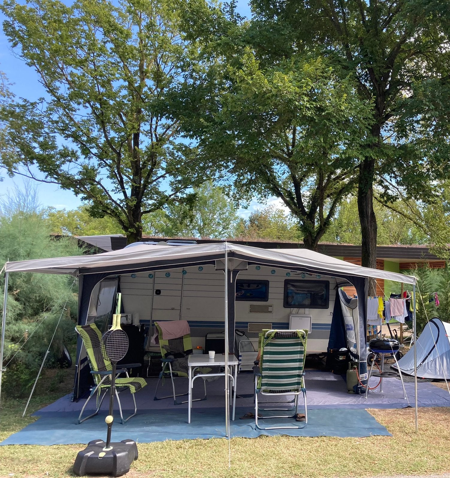 Hobby caravan 440 sf met voortent en grote luifel, Caravans en Kamperen, Vast bed, Hobby, Treinzit, Particulier
