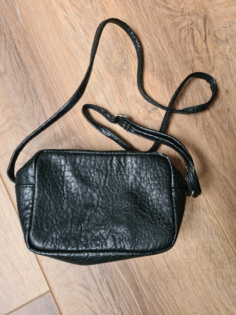 Klein schoudertasje van H&M, Ophalen of Verzenden, Zo goed als nieuw, Zwart, Schoudertasje