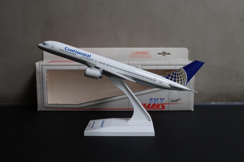 Skymarks Boeing 757-200 Continental Airlines 1/200, Ophalen of Verzenden, Zo goed als nieuw, Schaalmodel