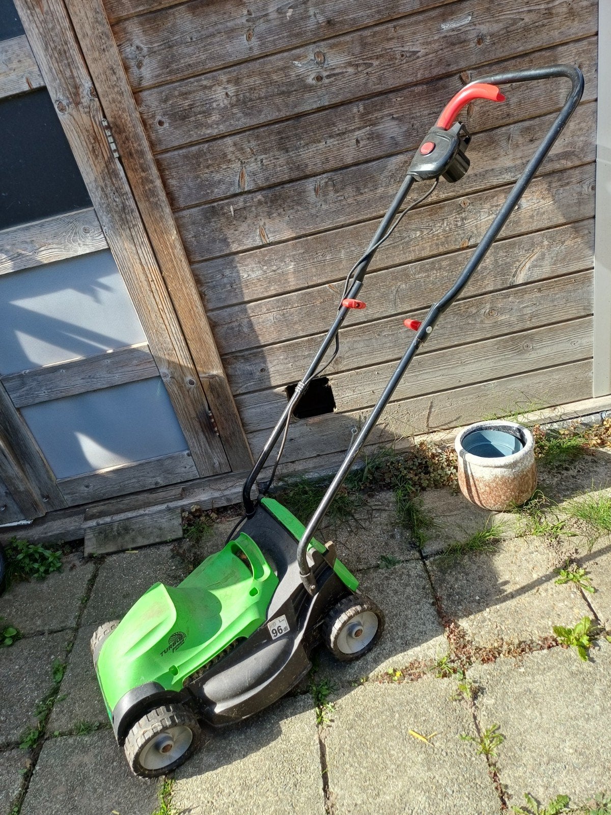 Elektrische grasmaaier met opvangbak - Zo goed als nieuw, Tuin en Terras, Grasmaaiers, Ophalen, Cirkelmaaier, Elektrische grasmaaier
