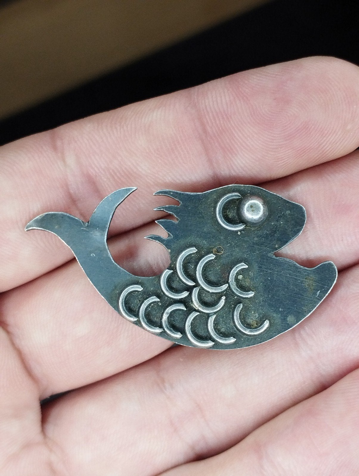 Een zeldzame oude visbroche, Sieraden, Tassen en Uiterlijk, Broches, Overige materialen, Minder dan 4 cm, Ophalen of Verzenden