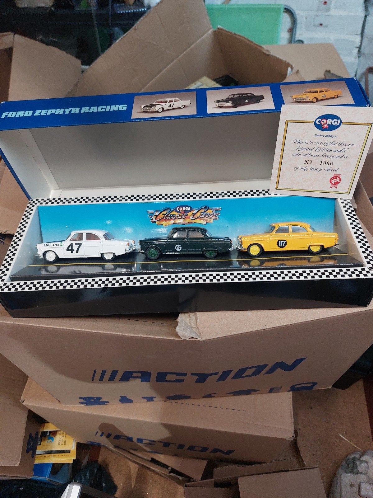 Corgi Ford Zephyr Racing Limited Edition Modelset, Overige merken, 1:50 of kleiner, Auto, Ophalen of Verzenden