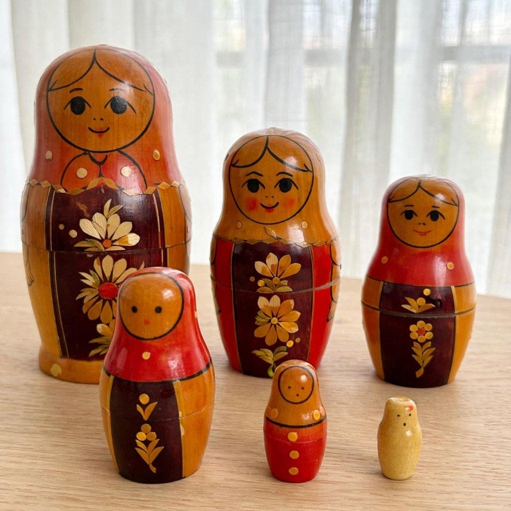 Vintage Matroesjka / Baboesjka set 6-delig met stro-bloemen, Verzamelen, Ophalen of Verzenden, Zo goed als nieuw