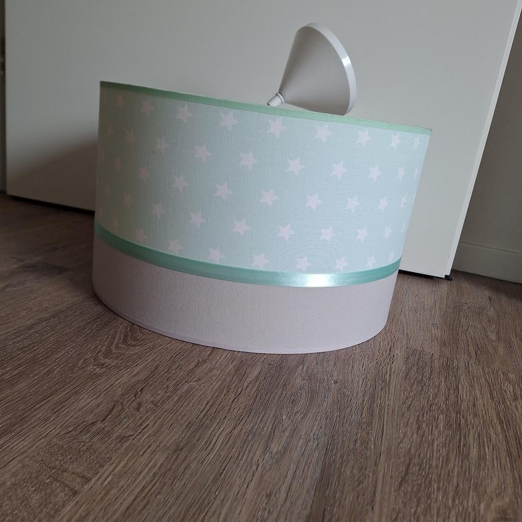 Leuke lampenkap met sterren, Huis en Inrichting, Lampen | Lampenkappen, Zo goed als nieuw, Minder dan 25 cm, Rond, Wit, Grijs