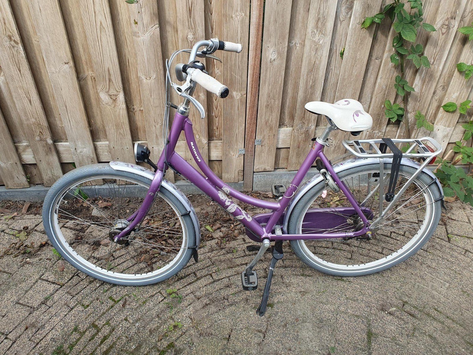 Foto 4 van Batavus Diva Damesfiets 28 inch - Paars