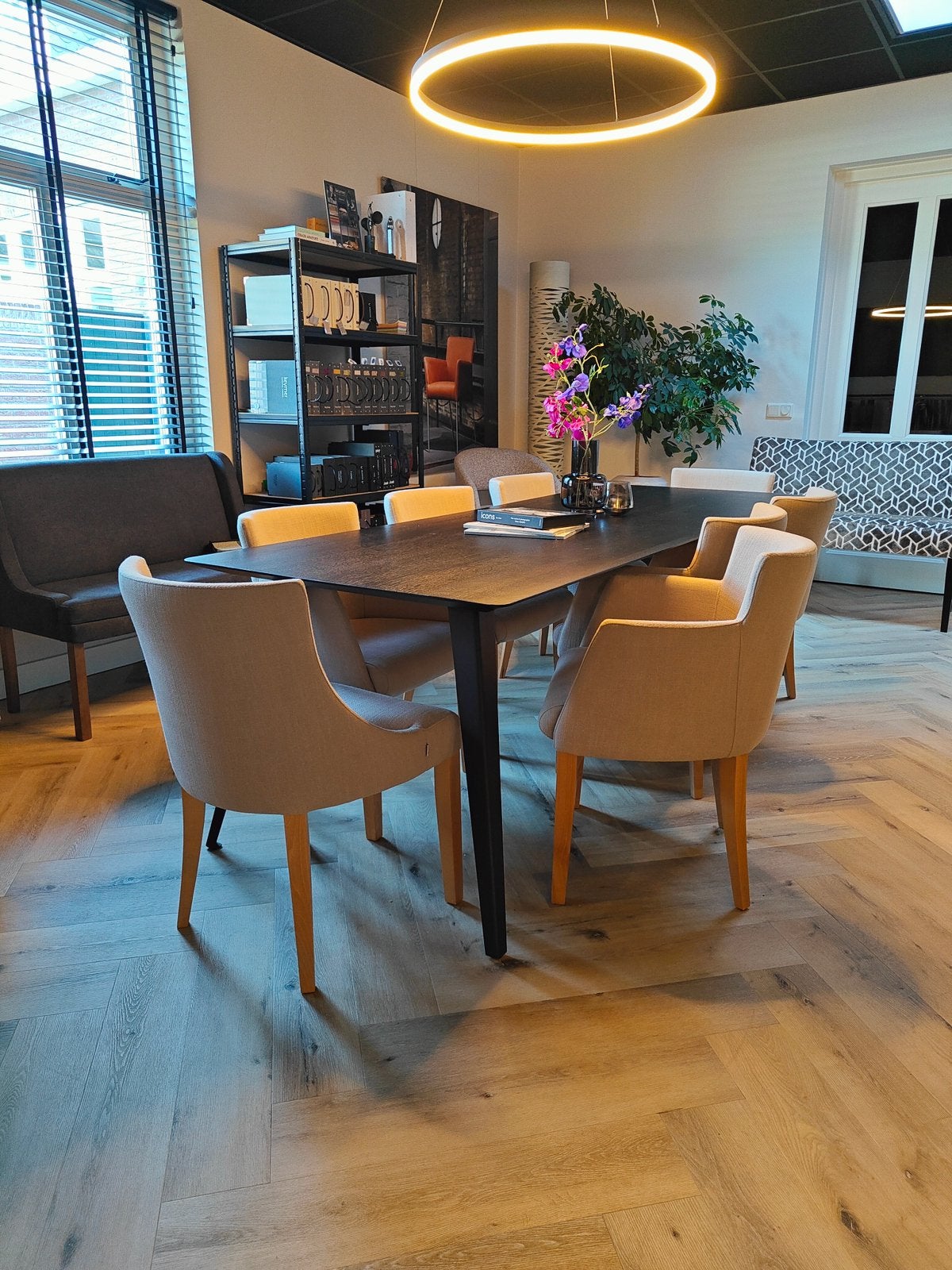 8 nieuwe eetkamerstoelen Soho en Ray van Just., Huis en Inrichting, Stoelen, Nieuw, Vijf, Zes of meer stoelen, Hout, Stof, Bruin