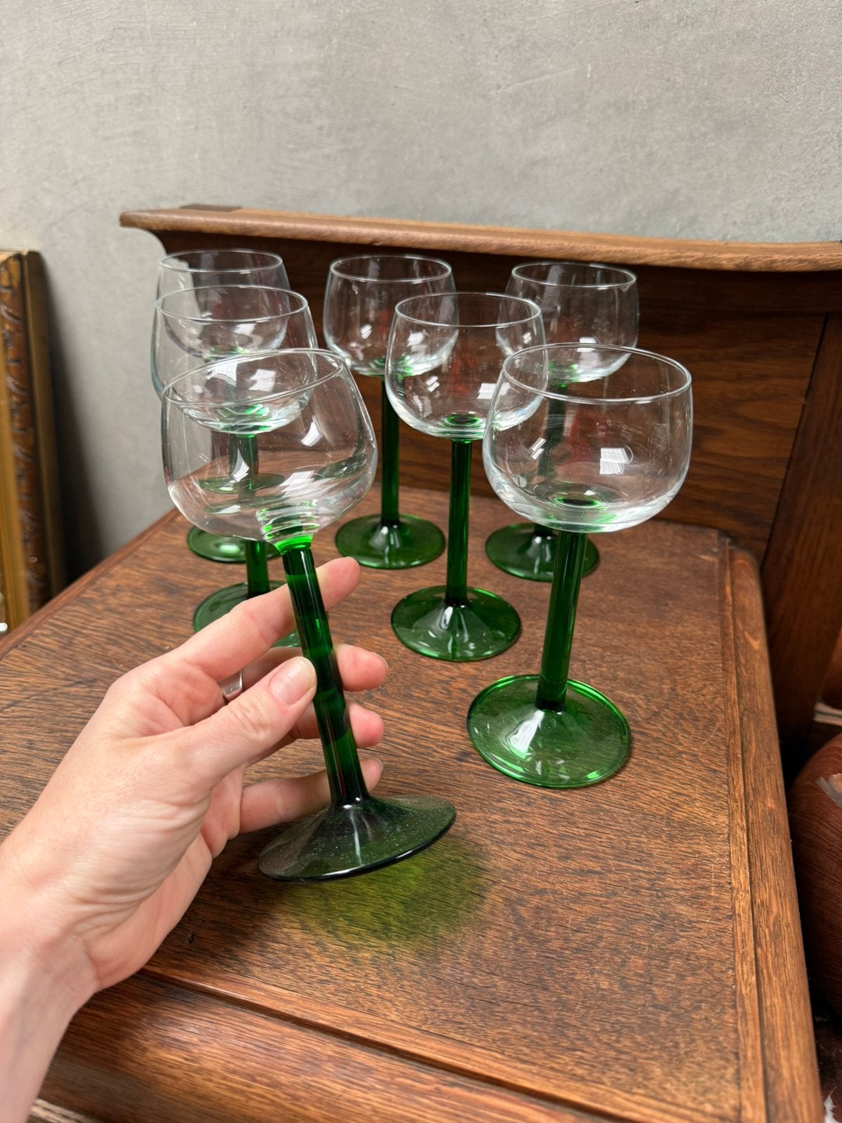 Vintage wijnglazen op groene voet, Verzamelen, Glas en Borrelglaasjes, Overige typen, Q, Ophalen of Verzenden, Zo goed als nieuw