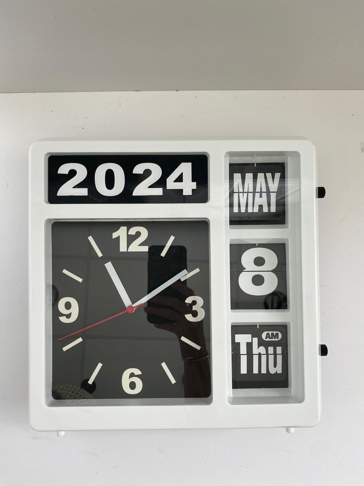 Mooie klok izgst, Wandklok, Wit, Analoog, Ophalen of Verzenden