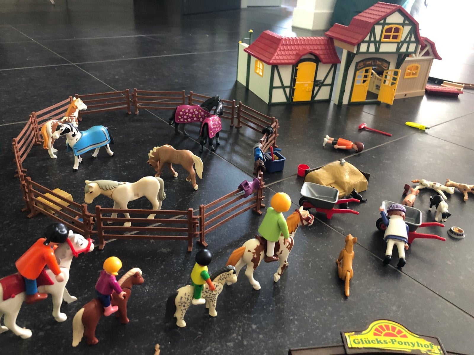Twee Playmobil maneges met veel toebehoren, Gebruikt, Gebouw, Complete set, Ophalen of Verzenden