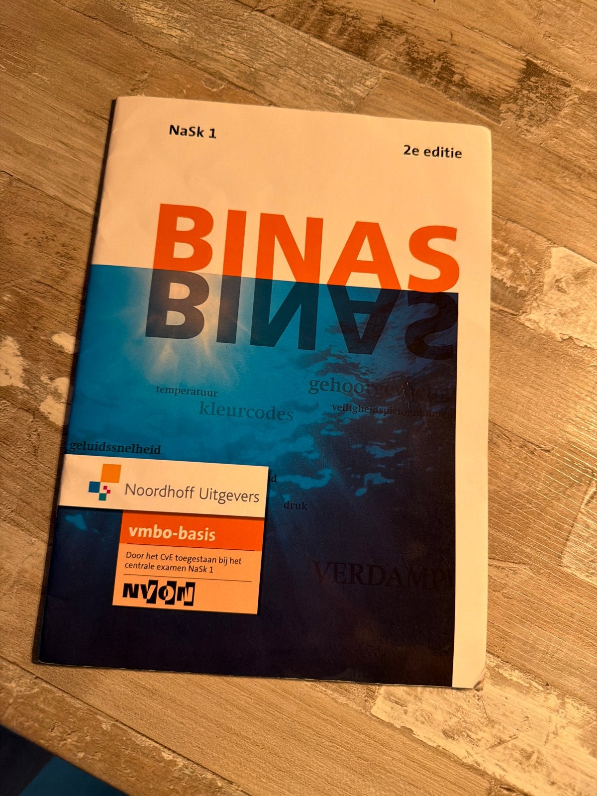 BINAS NaSk 1 2e editie vmbo-basis, Ophalen of Verzenden, Gelezen, VMBO, Natuurkunde
