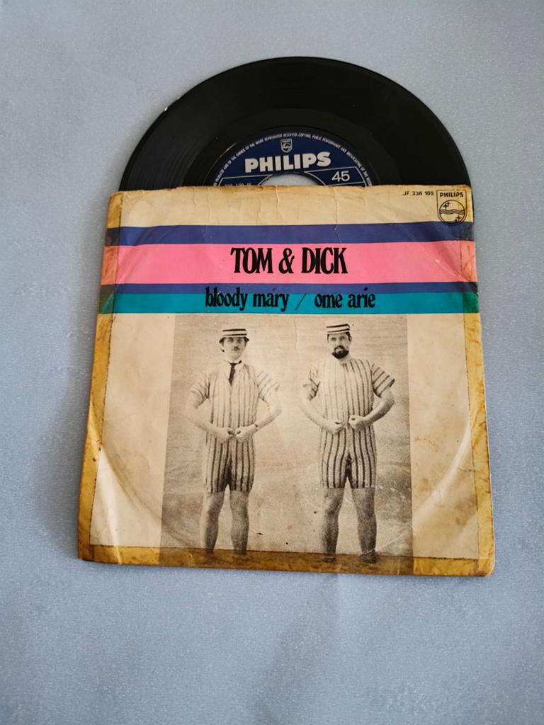 Tom & Dick - Bloody Mary / Ome Arie (Philips Single), Fotohoes, Ophalen, Gebruikt, Nederlandstalig