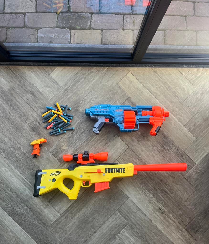 Nerf pistolen met pijltjes, Ophalen, Zo goed als nieuw